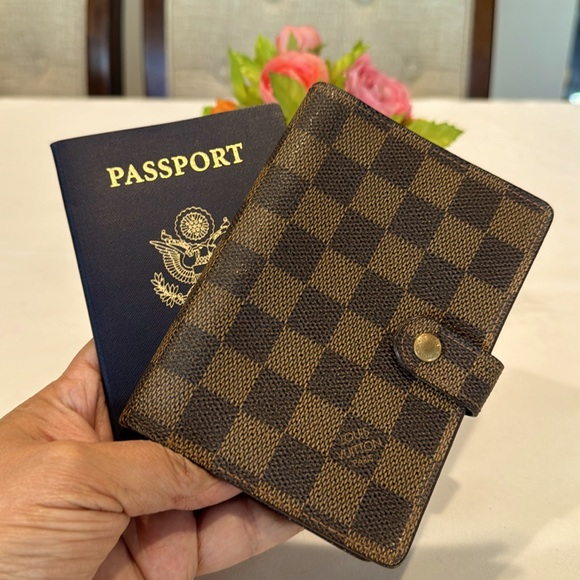 Authentic Louis Vuitton Ebene agenda/passport wallet - Picture 1 of 9